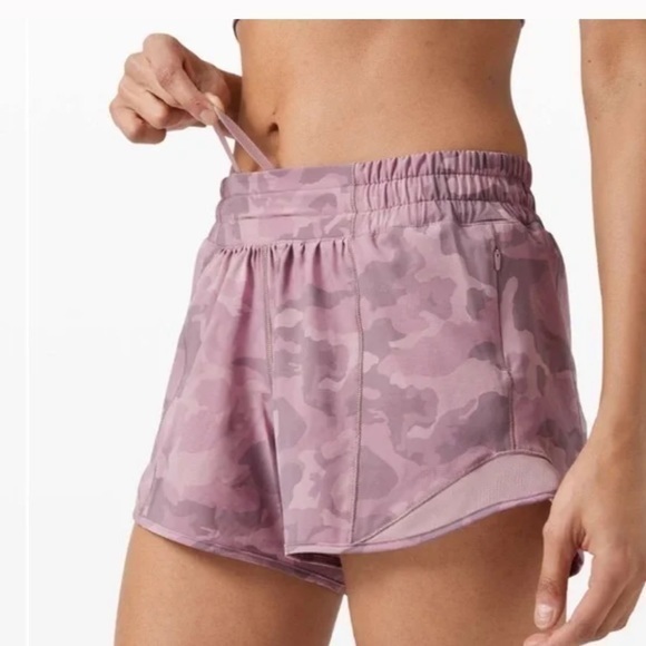 Lululemon Hotty Hot Short - Picture 1 of 5